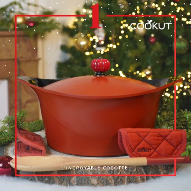 Jour 1 : L'Incroyable Cocotte Cookut ! 🌟
 
En ce mois de décembre, nous vous proposons un calendrier de l’avent avec des produits, meubles et accessoires que nous vendrons au sein de notre concept store. 😁
 
Pour débuter, voici l’indispensable cocotte de la marque @cookut. 🥘 La cocotte Cookut, c’est un peu comme le Père Noël… mais elle, elle travaille toute l'année ! 🎅
On l’aime parce qu’elle mijote, elle rôtit, et elle ne juge jamais nos recettes un peu improvisées. Un vrai miracle de Noël ! 😅 
D’ailleurs si vous regardez « Le meilleur pâtissier », vous risquez de la voir à l’œuvre ! 😉
 
🛒 Bientôt disponible chez So!Cozi, elle sublimera vos repas de fêtes ! 🎄
🎁 Et vous, quelle sera votre première recette avec l'incroyable cocotte Cookut ?
 
📧 contact@so-cozi.fr 
💻 www.so-cozi.fr 
 
#socoziofficiel #caen #calendriercelavent #jour1 #cookut #cuisine #cuisiniste